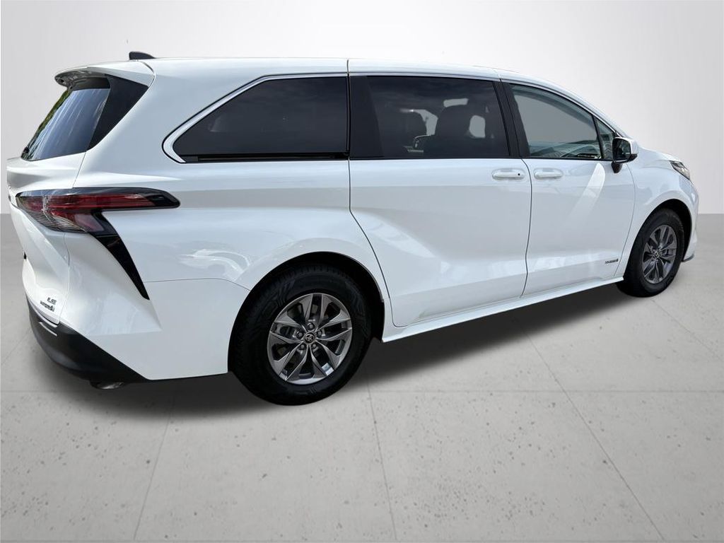 2021 Toyota Sienna LE