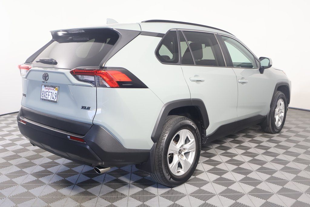 2021 Toyota RAV4 XLE 4