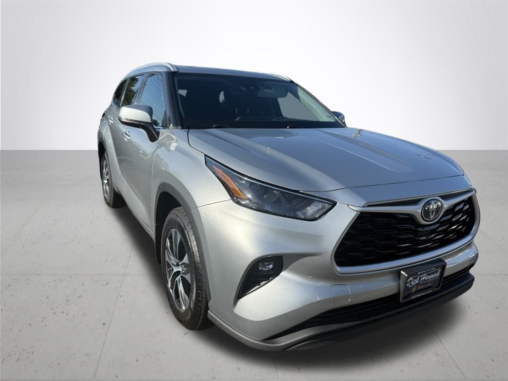 2022 Toyota Highlander Hybrid XLE