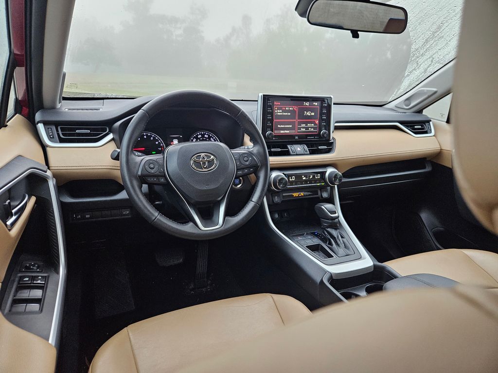 2021 Toyota RAV4 XLE Premium 12