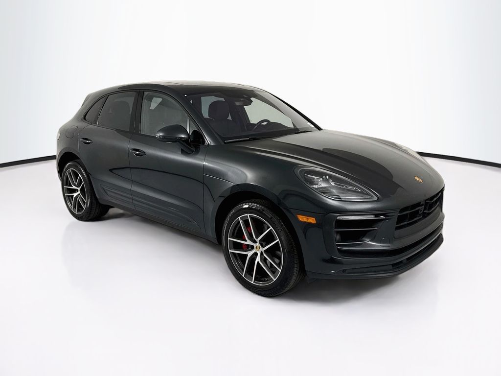 Thumbnail: 2023 Porsche Macan - 3