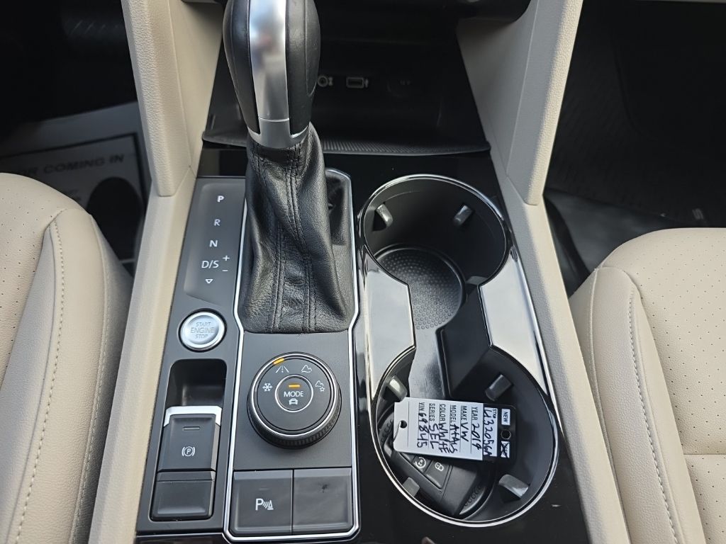 Used 2019 White Volkswagen SEL image 19