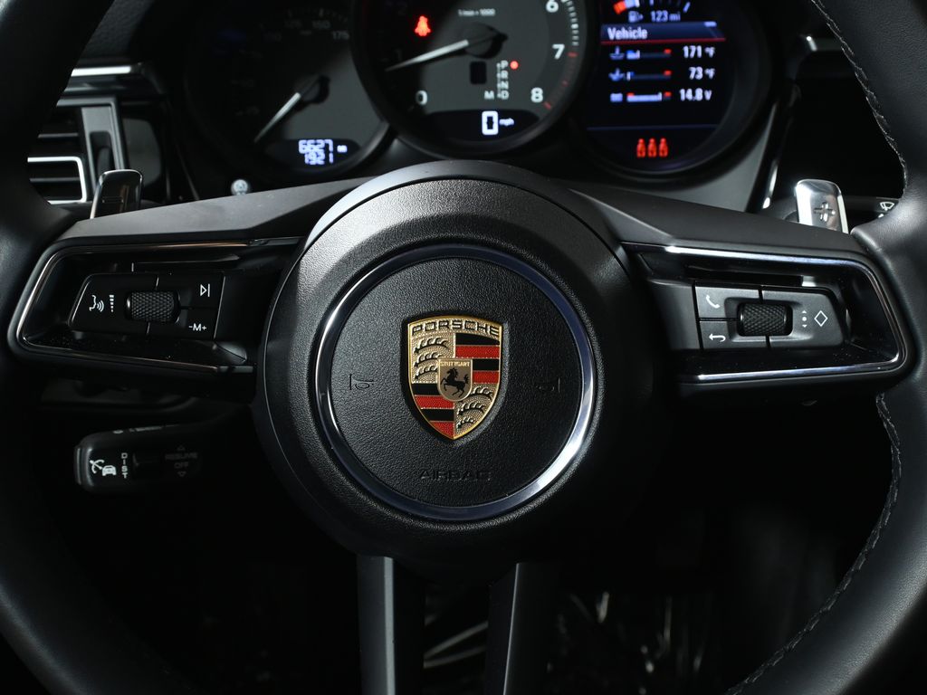 Thumbnail: 2025 Porsche Macan - 18