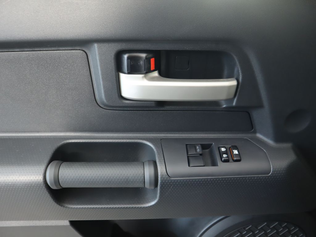 Thumbnail: 2012 Toyota FJ Cruiser - 23