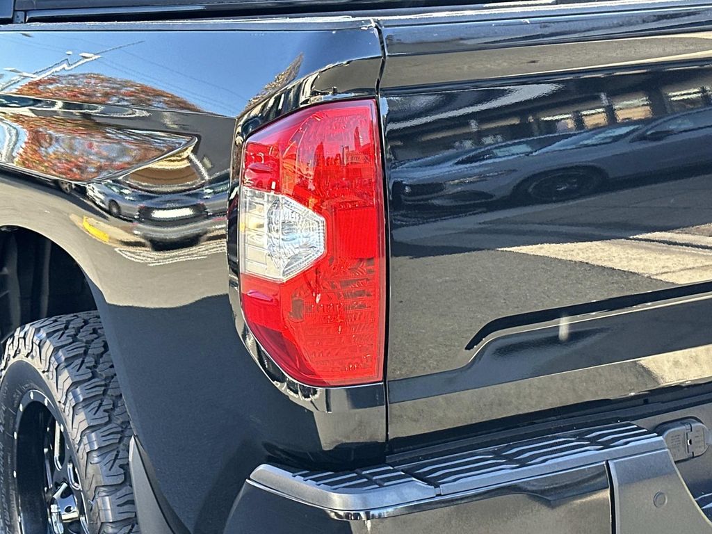 Thumbnail: 2019 Toyota Tundra - 10
