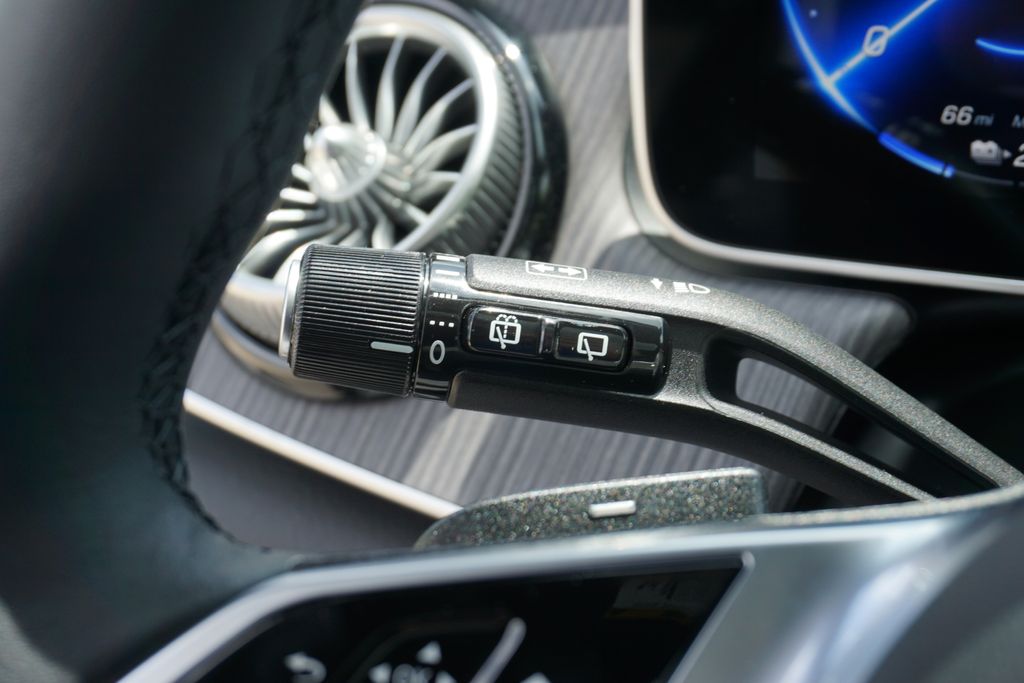 2025 Mercedes-Benz EQE 350 31