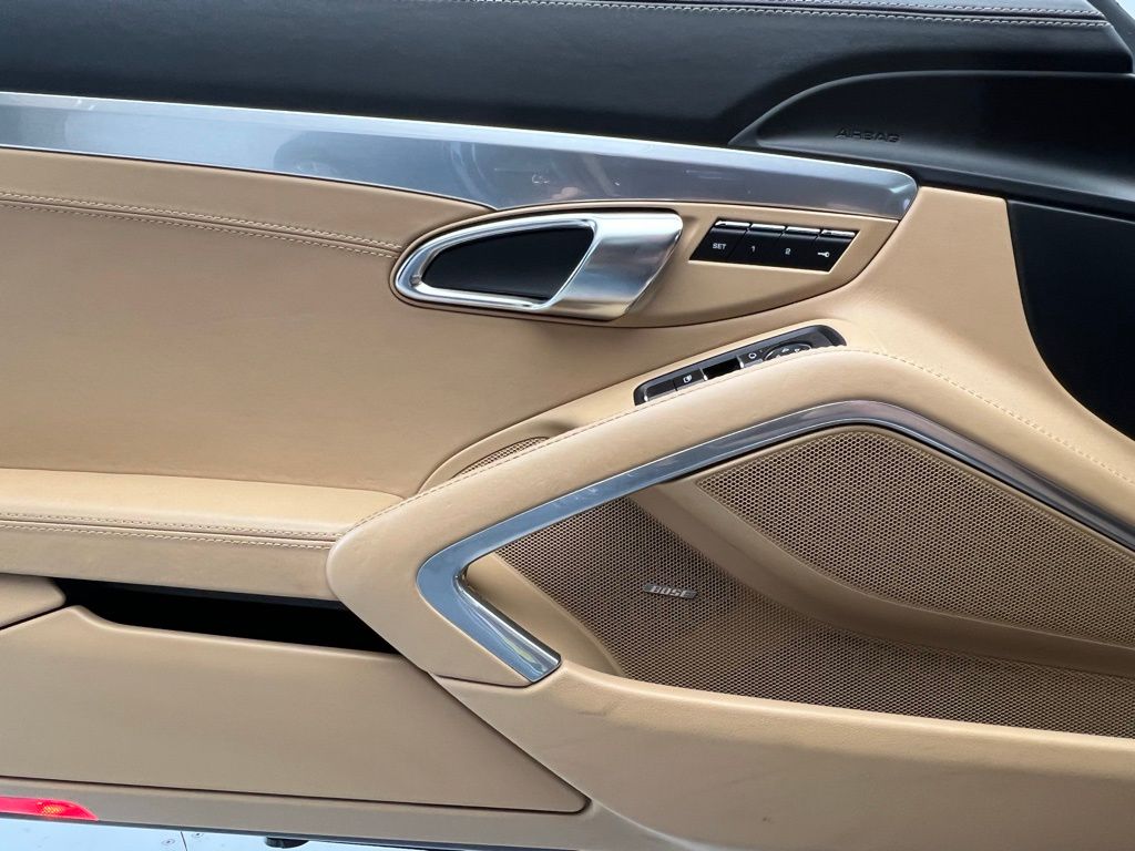 Thumbnail: 2017 Porsche 911 - 19