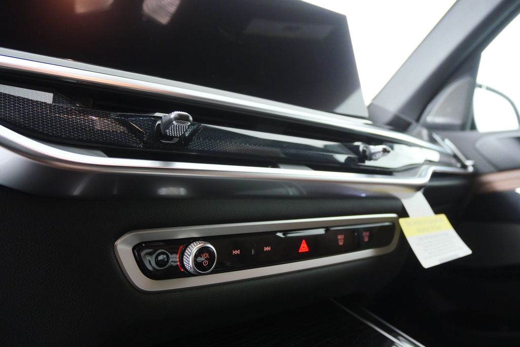 Thumbnail: 2026 BMW X5 - 21