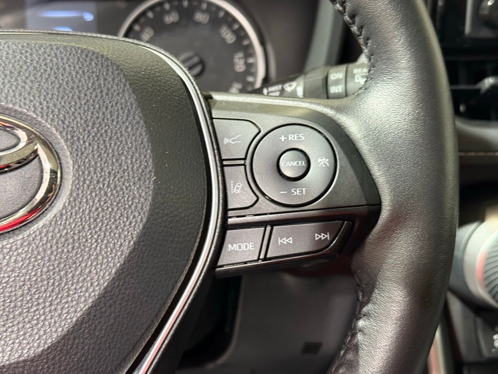 2022 Toyota RAV4 XLE 26