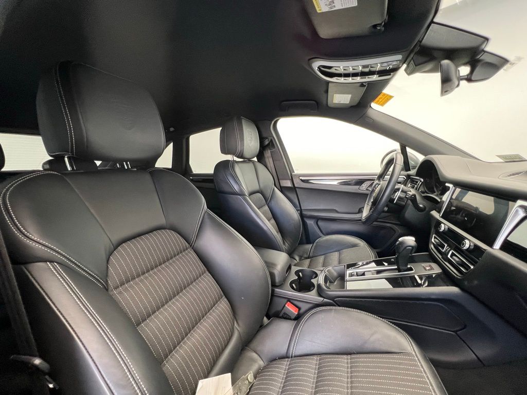 Thumbnail: 2023 Porsche Macan - 18