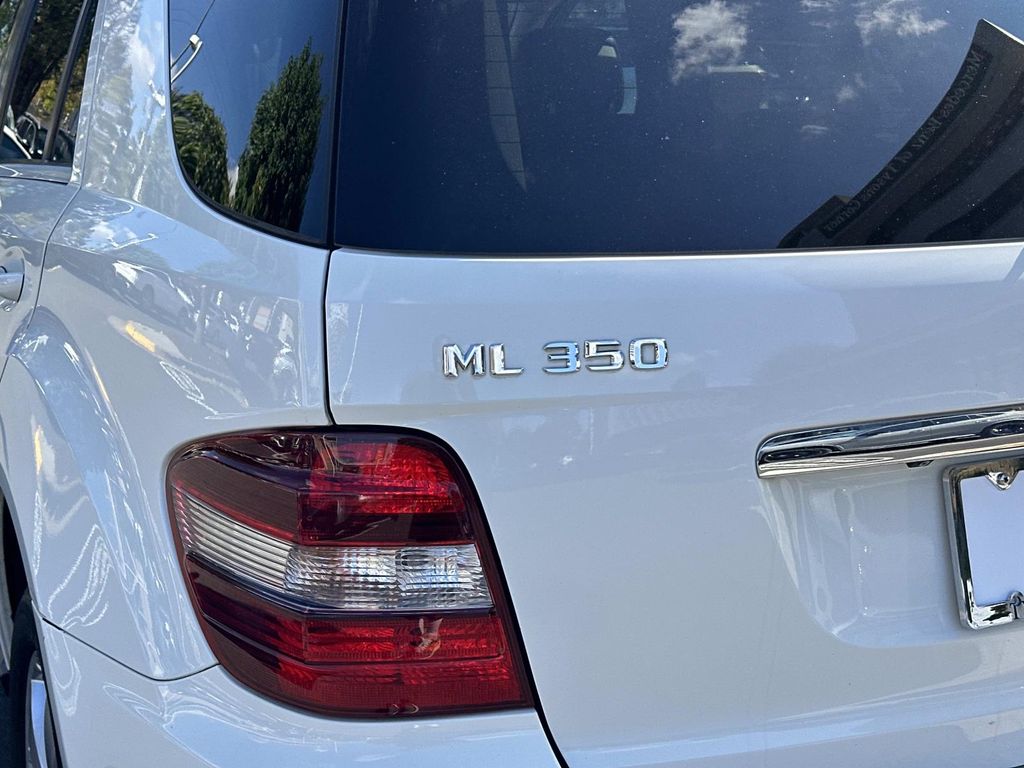Thumbnail: 2011 Mercedes-Benz M-Class - 10