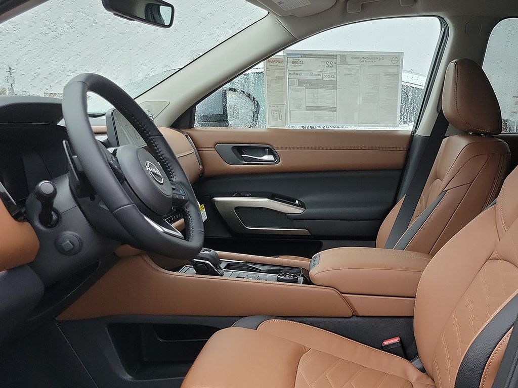 2025 Nissan Pathfinder Platinum 8