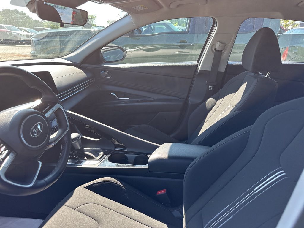 2023 Fluid Metal Hyundai Elantra SEL FWD Sedan