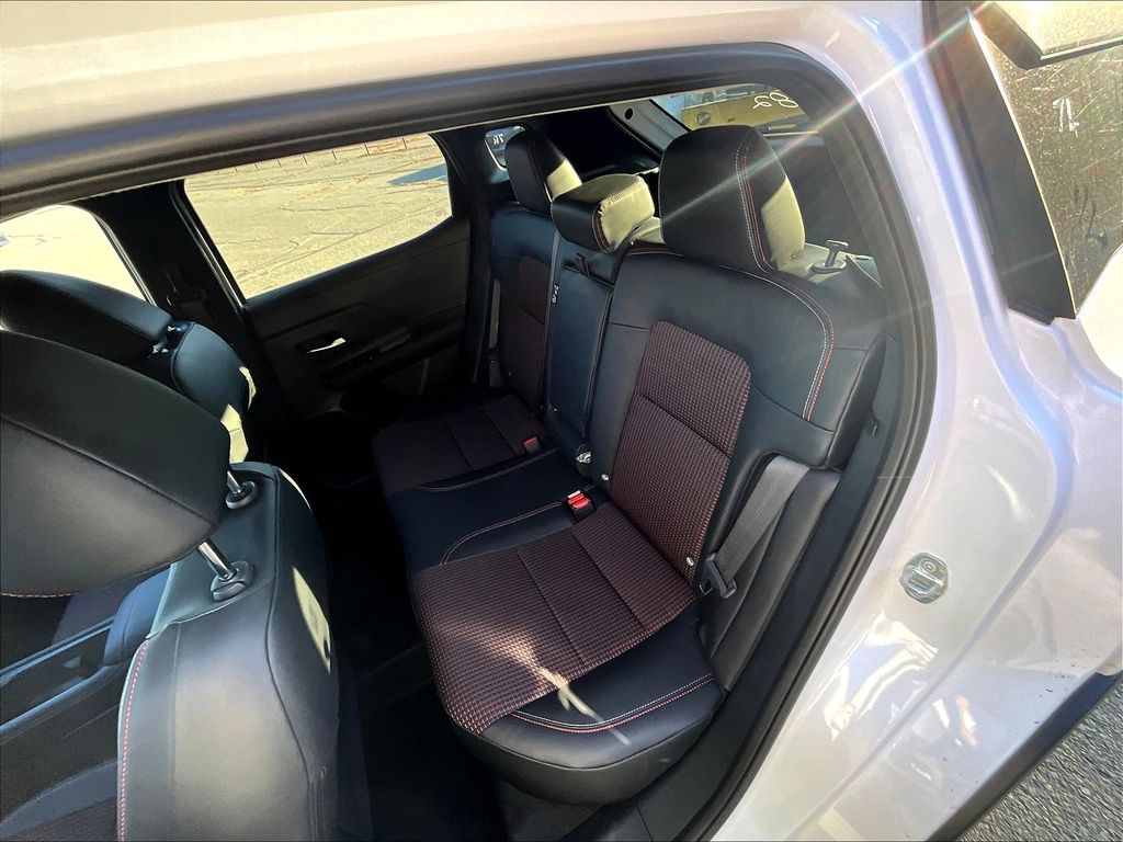2025 Nissan Kicks — photo 14