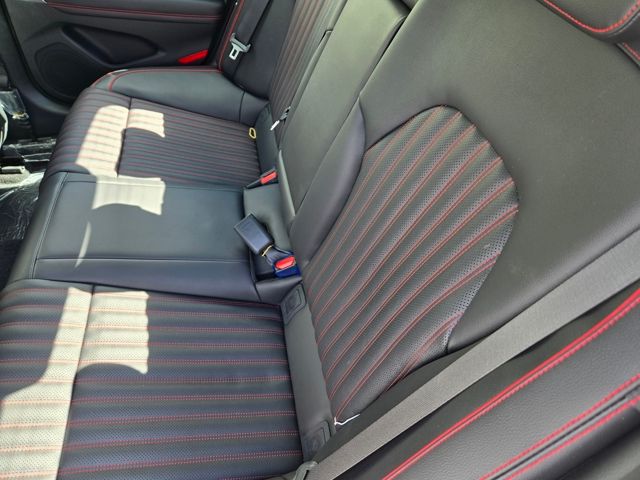 2025 Genesis G70  27