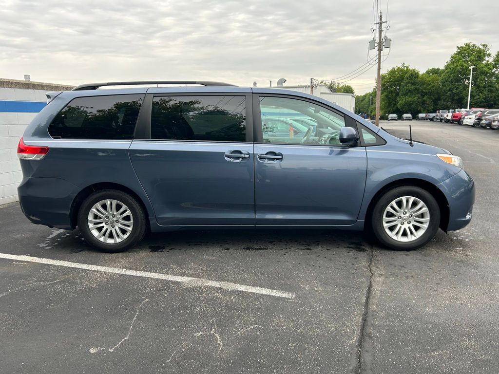 2014 Toyota Sienna XLE 6
