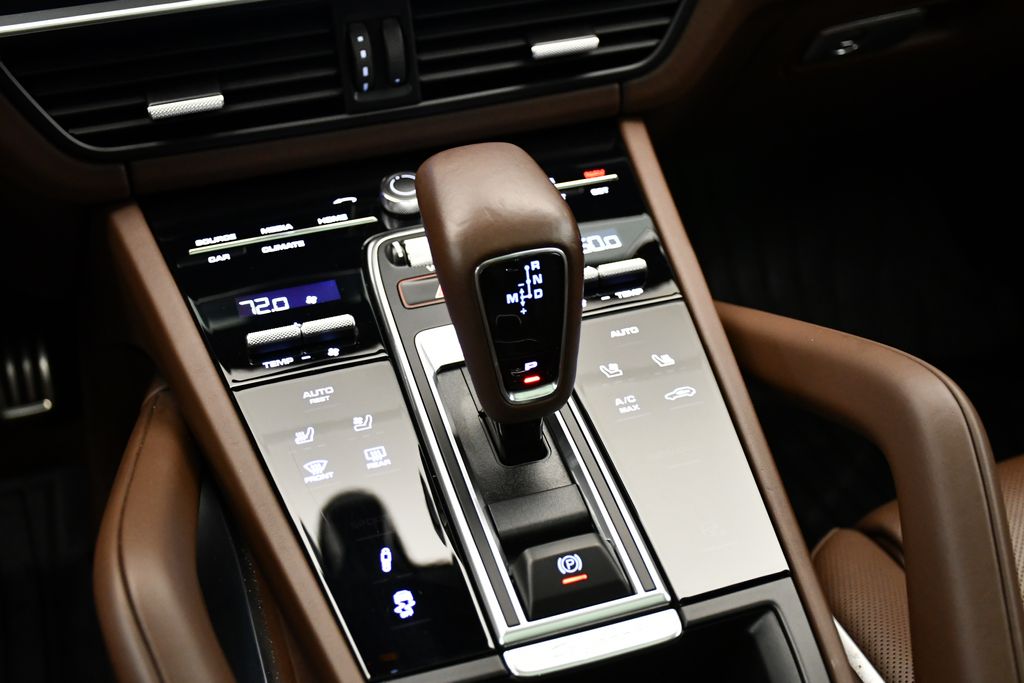 Thumbnail: 2020 Porsche Cayenne - 32