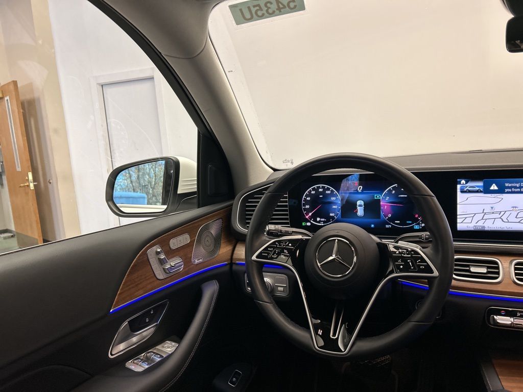 Thumbnail: 2025 Mercedes-Benz GLE - 24