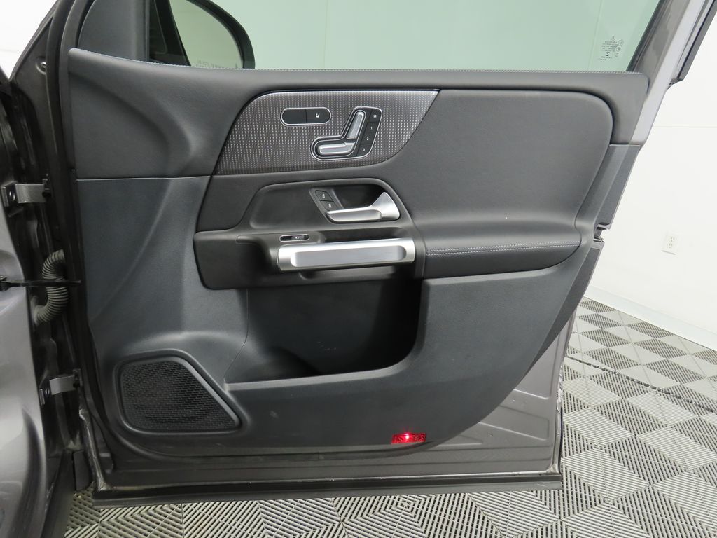 Thumbnail: 2022 Mercedes-Benz GLB - 23