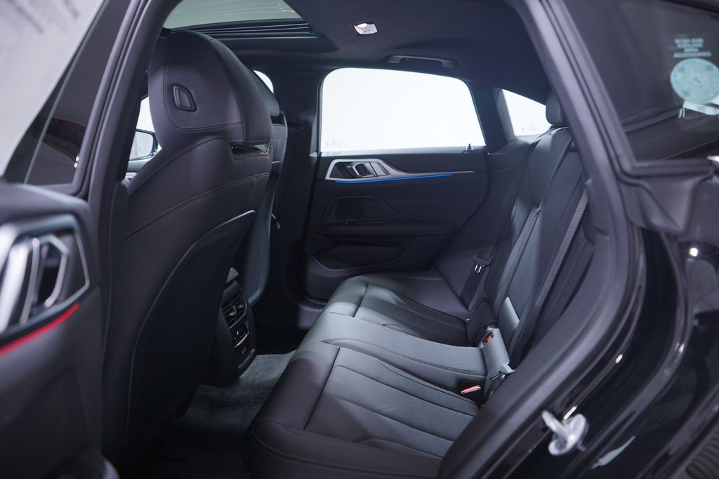 Thumbnail: 2025 BMW i4 - 9