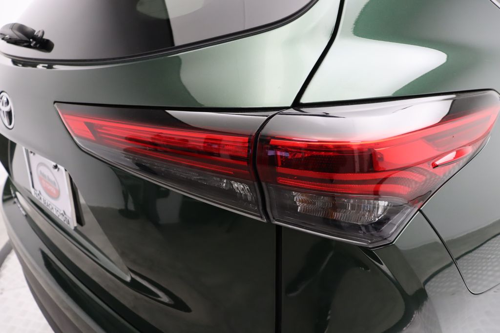 2023 Toyota Highlander XLE 9