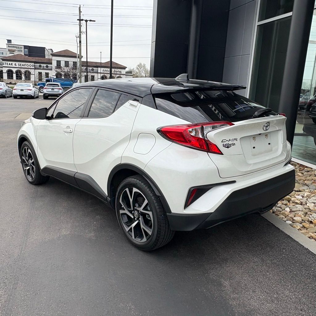 Used 2020 White Toyota XLE image 7