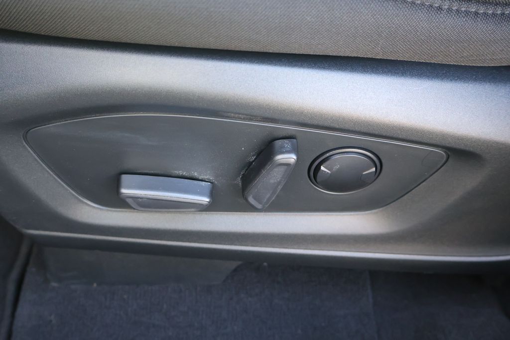 Thumbnail: 2023 Ford Explorer - 32