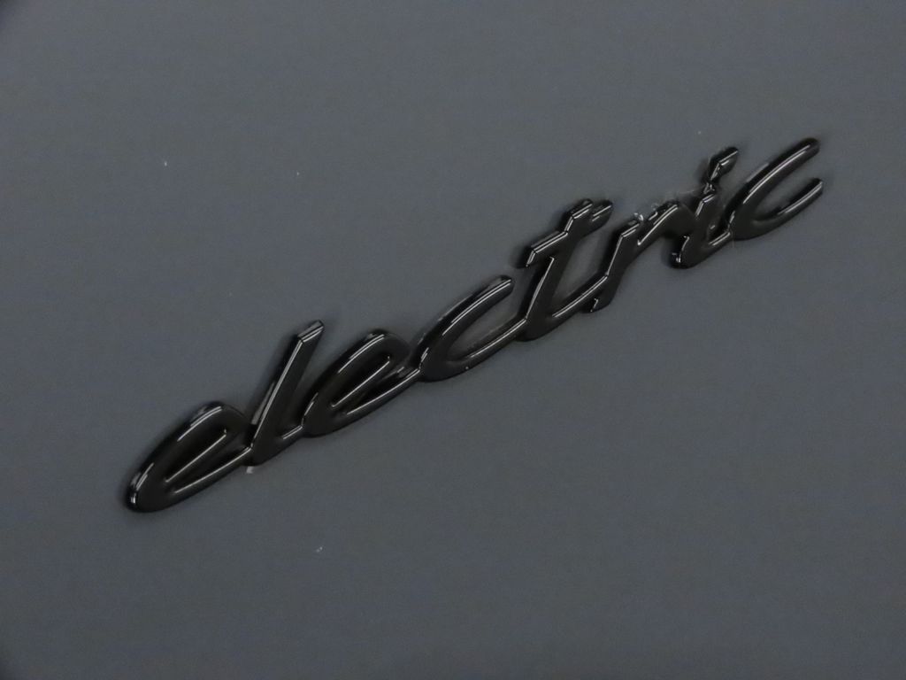 Thumbnail: 2025 Porsche Macan - 13