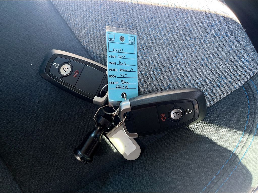 Used 2025 Blue Ford XLT image 31