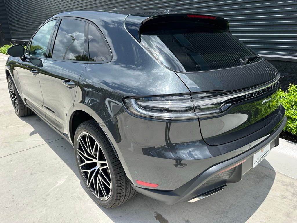 Thumbnail: 2025 Porsche Macan - 3