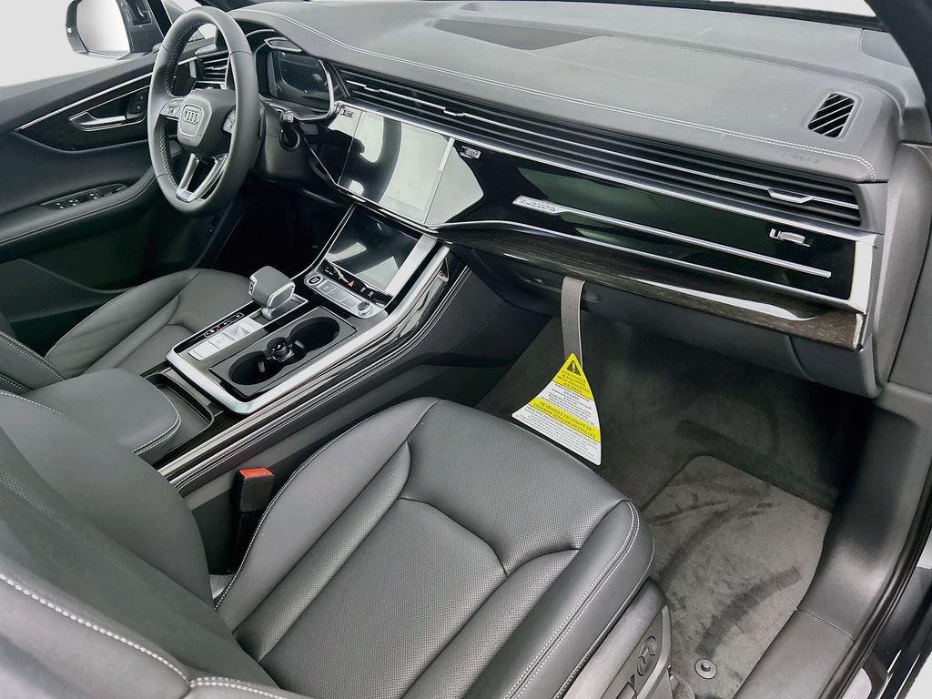 Thumbnail: 2026 Audi Q7 - 16