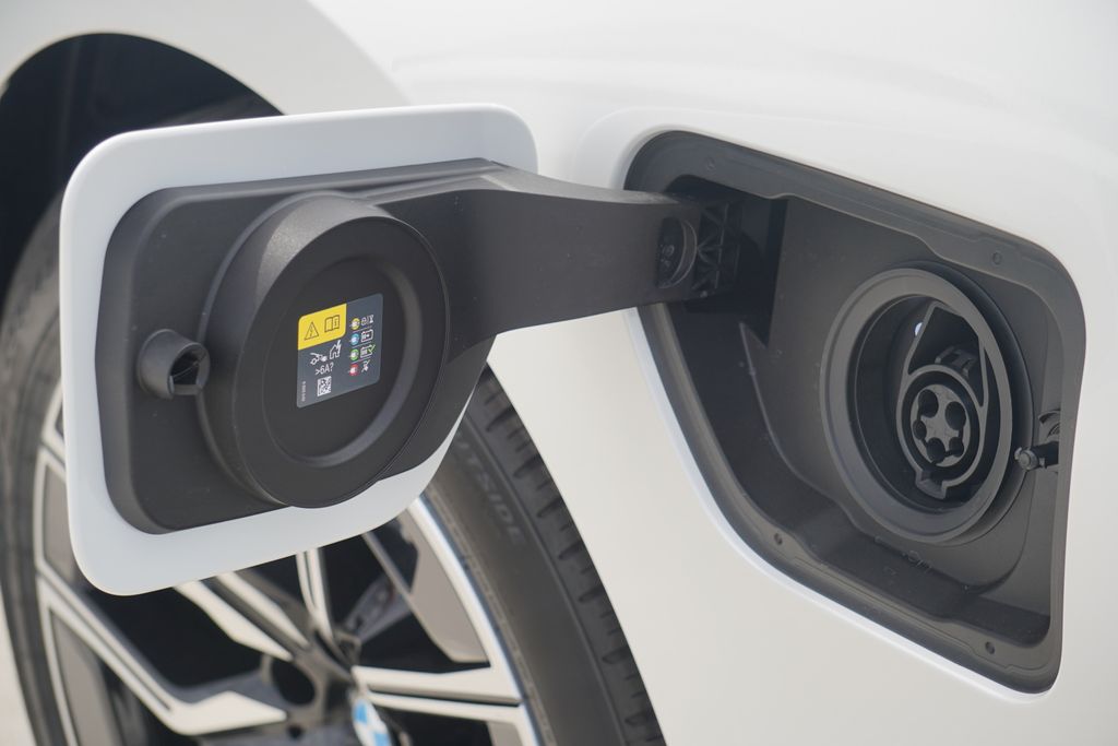 Thumbnail: 2026 BMW 7 Series - 6