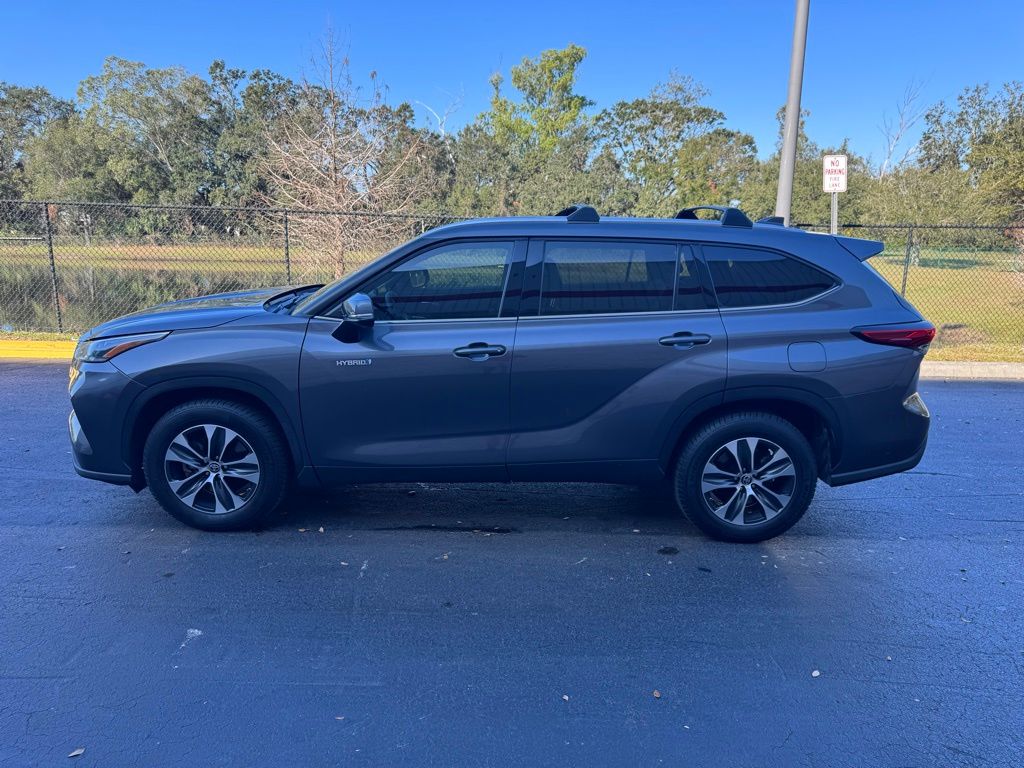 2021 Toyota Highlander XLE 2