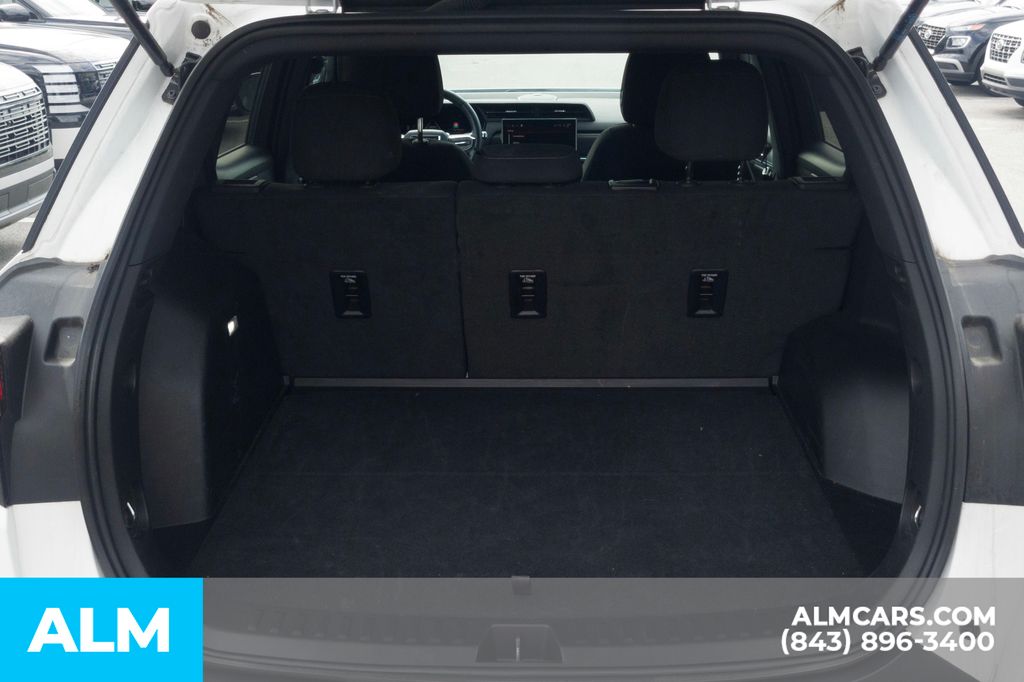 Used 2025 White GMC Elevation image 8