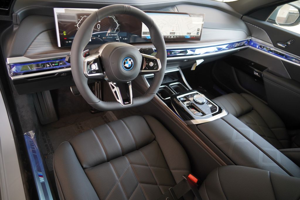 Thumbnail: 2026 BMW i7 - 12