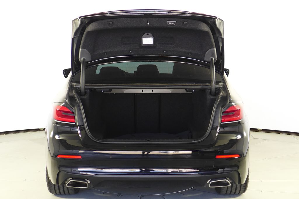 Thumbnail: 2023 BMW 5 Series - 10
