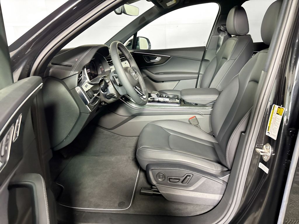 2025 Audi Q7 45 Premium Plus