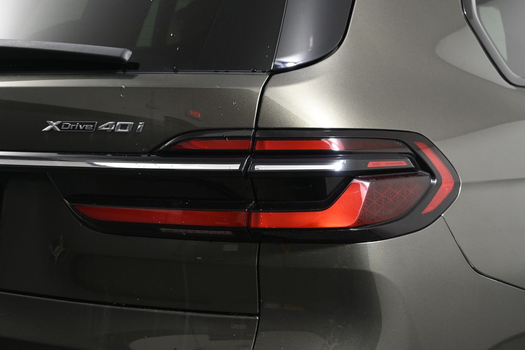 Thumbnail: 2023 BMW X7 - 13