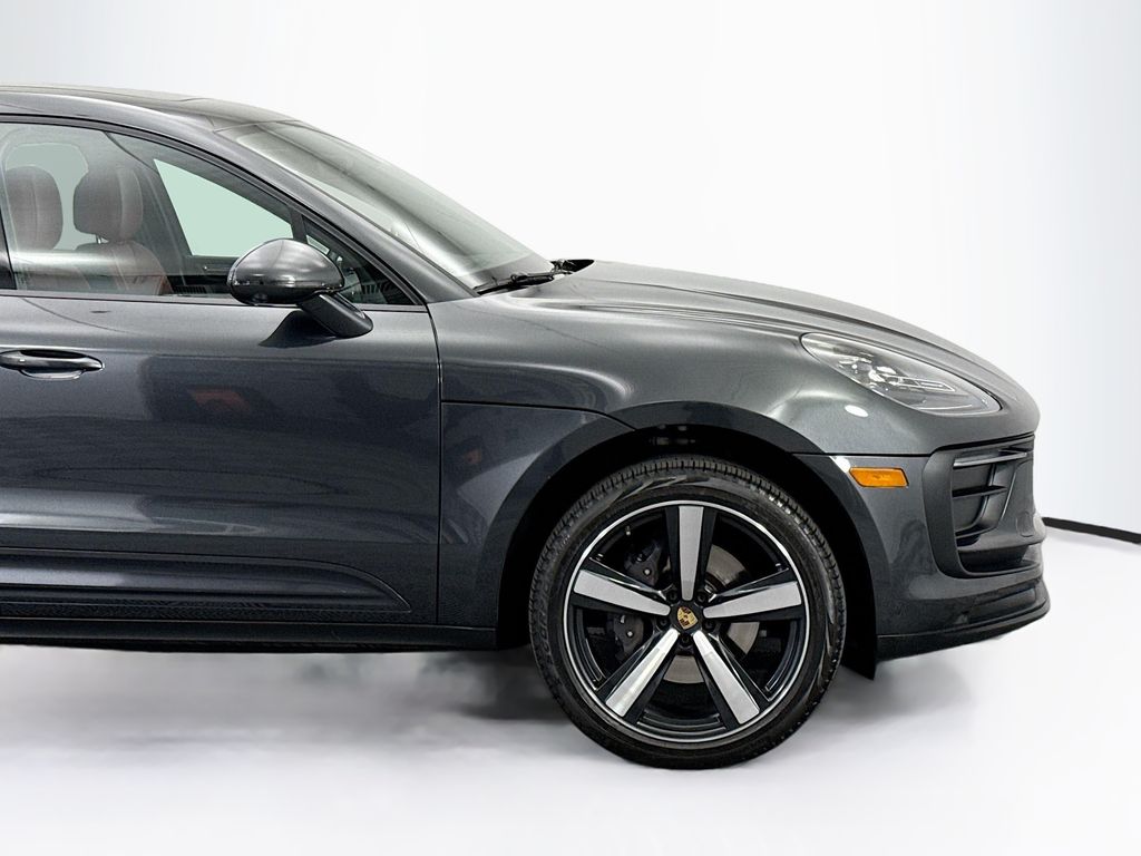Thumbnail: 2025 Porsche Macan - 11