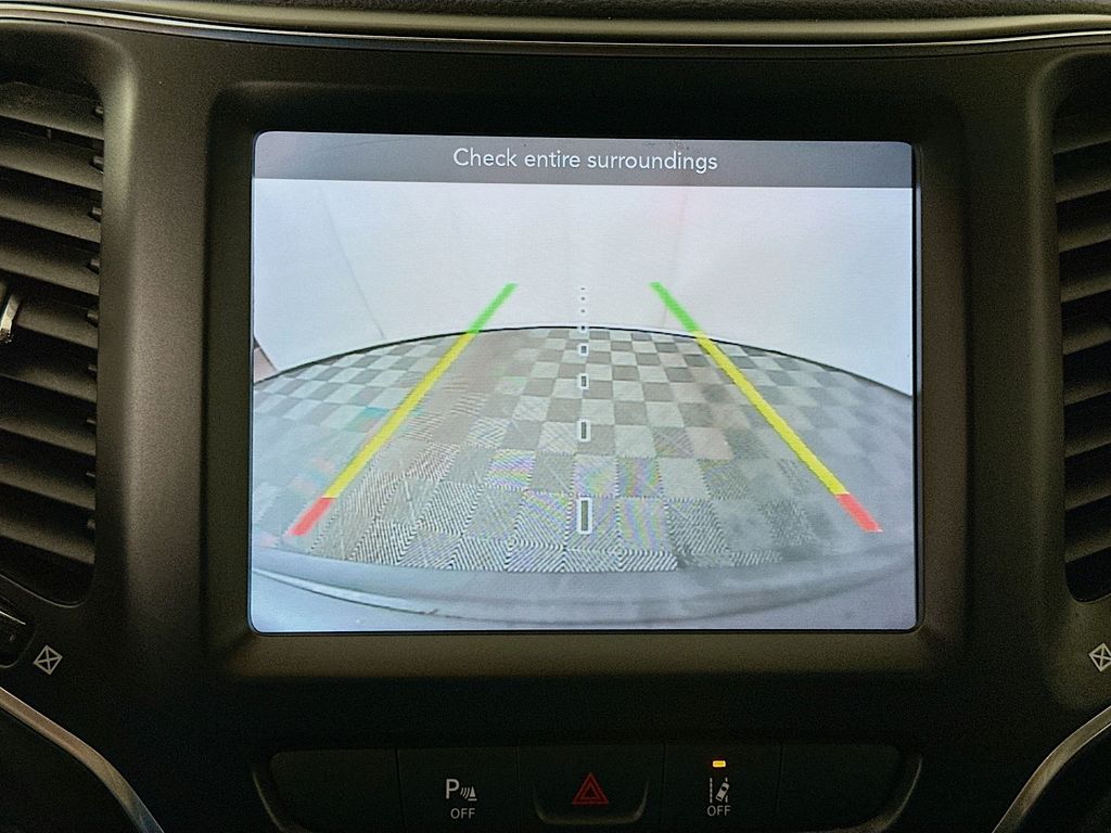 Thumbnail: 2021 Jeep Cherokee - 13