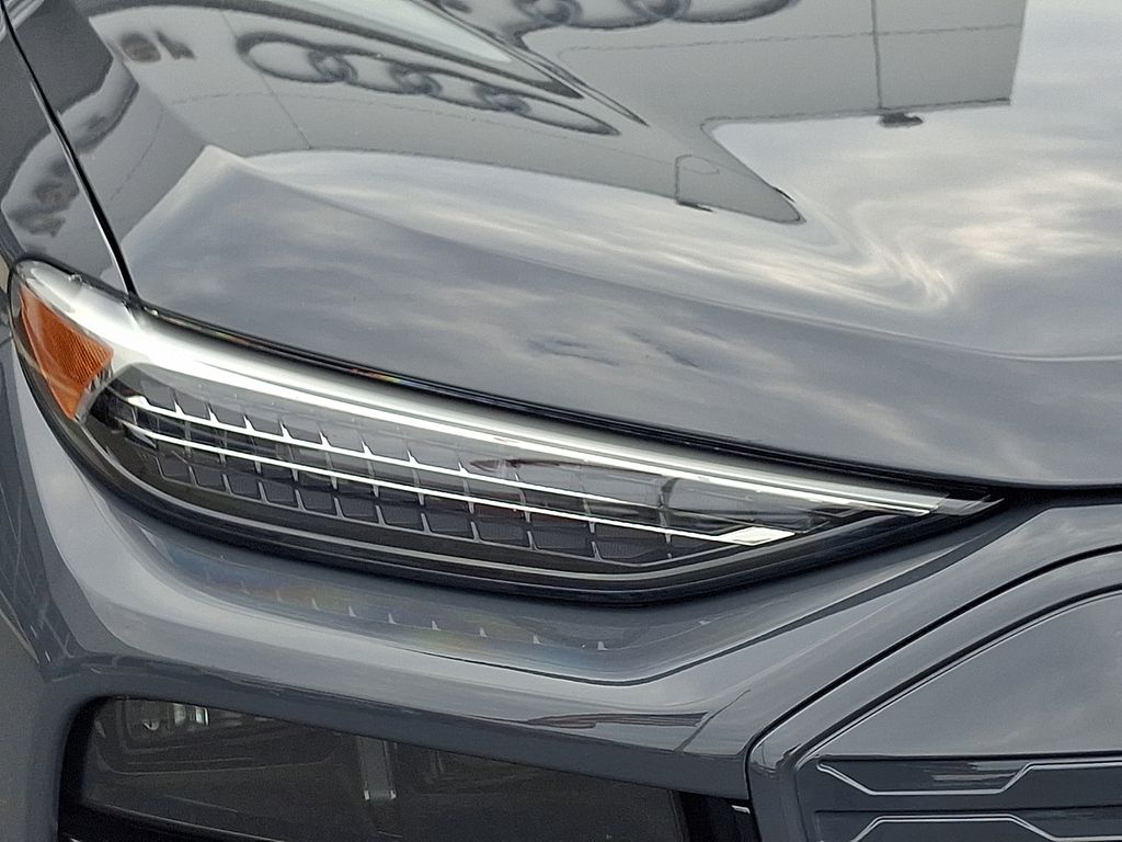 Thumbnail: 2025 Audi Q6 e-tron - 31