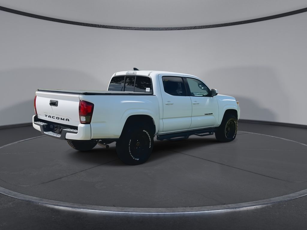 Thumbnail: 2021 Toyota Tacoma - 8