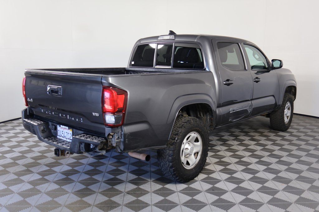 Thumbnail: 2019 Toyota Tacoma - 3