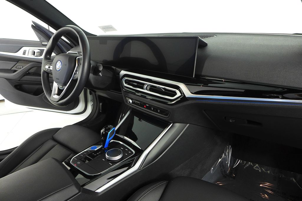 Thumbnail: 2023 BMW i4 - 13