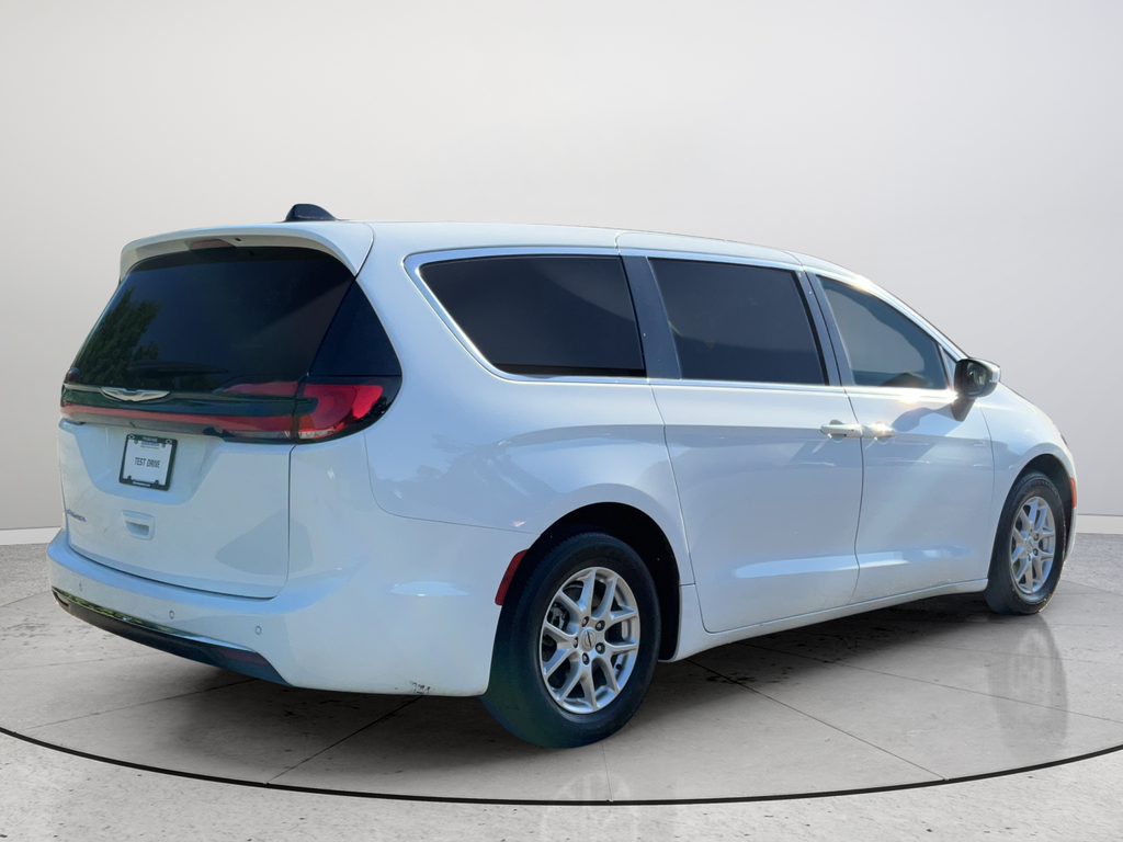 Used 2023 Chrysler Pacifica Touring L 4D Passenger Van