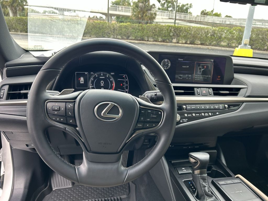 Thumbnail: 2021 Lexus ES - 21