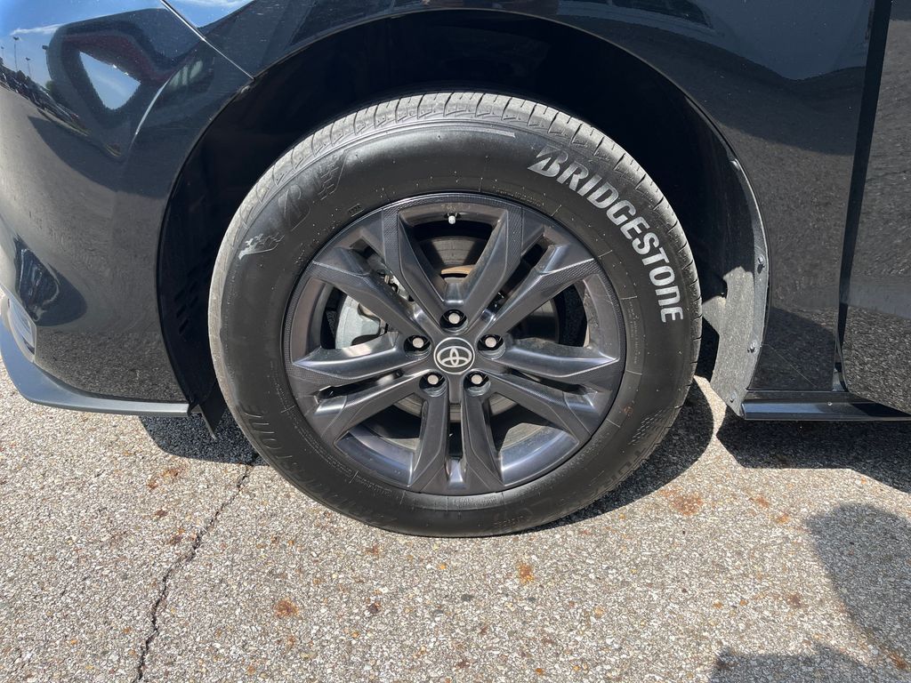 2024 Toyota Sienna Woodland Edition photo