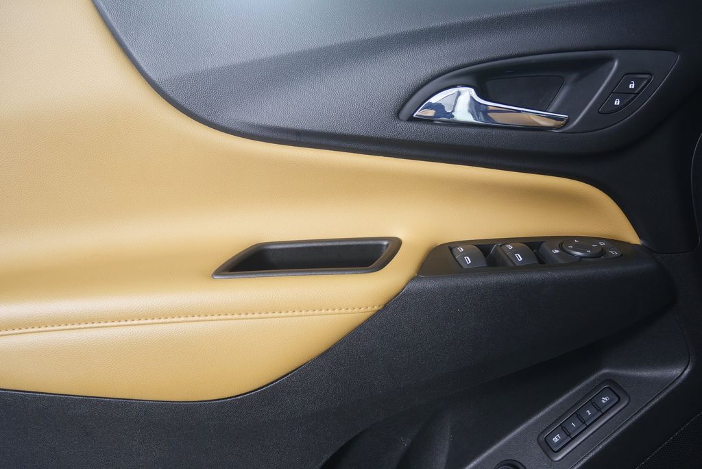 Thumbnail: 2020 Chevrolet Equinox - 9