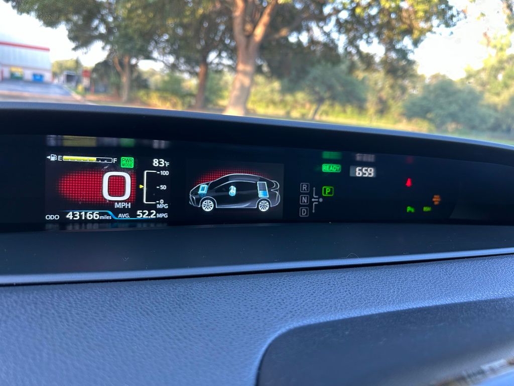 2022 Toyota Prius Limited 22