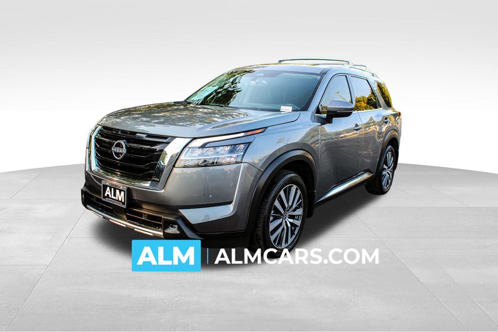 2022 Nissan Pathfinder Platinum's photo